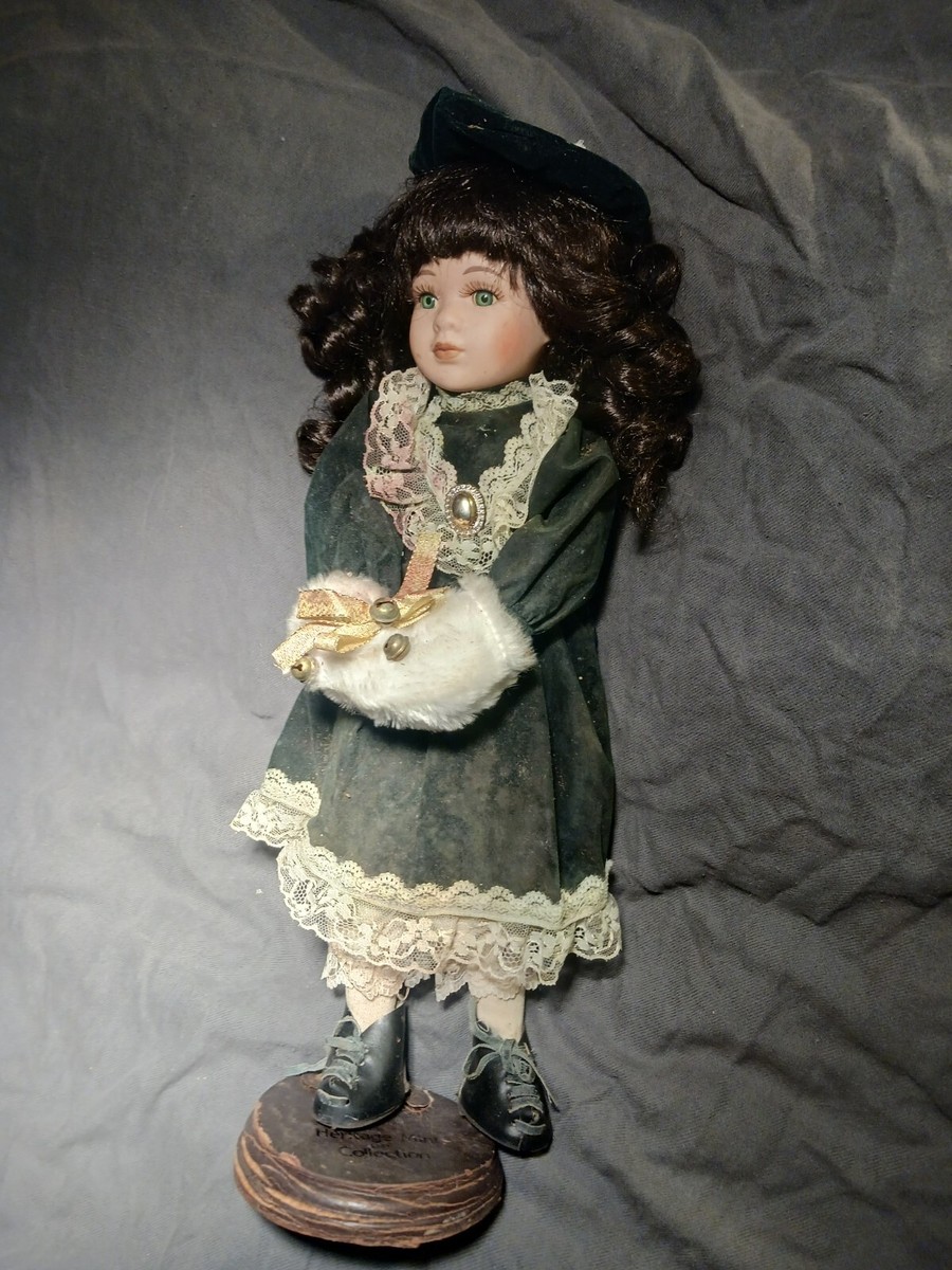 Beautiful Heritage Mint Porcelain Musical French Doll Plays 