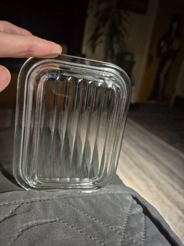 LID ONLY vintage Pyrex refrigerator dish, likely manufactured between the 1930s