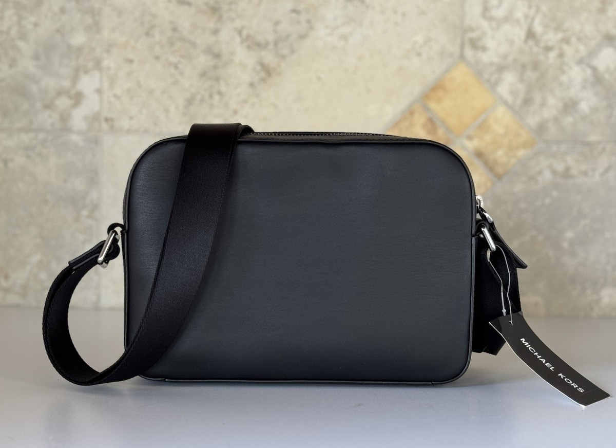 MICHAEL KORS ブラック Jet Set Travel Small Logo Top-Zip Tote Bag | Michael Kors [US]