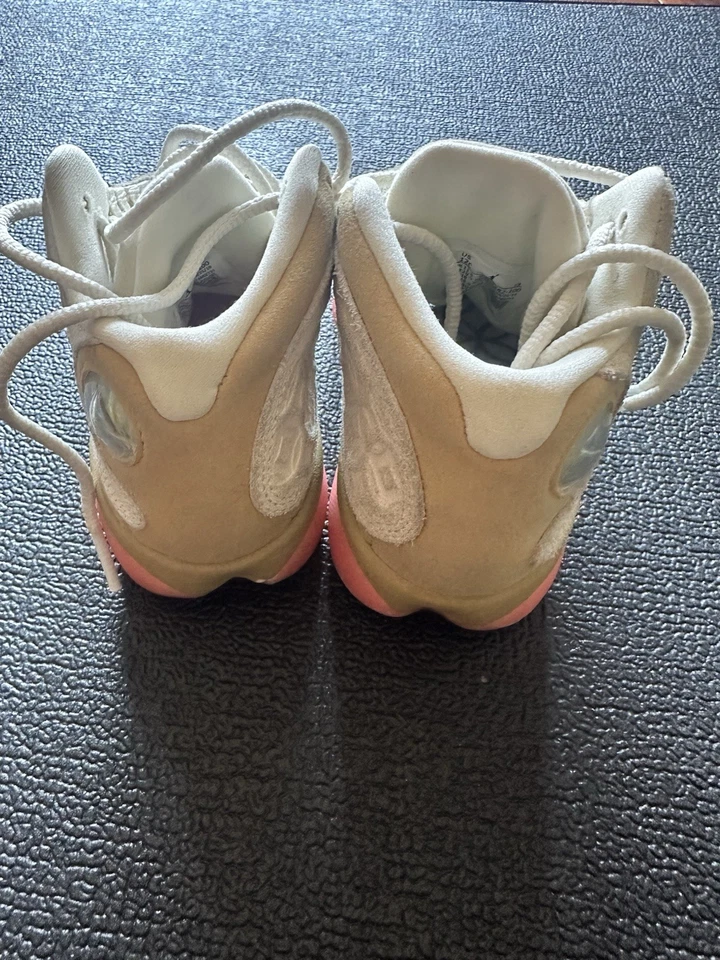 Jordan 13 ретро размер 12c цвет розовый и желтовато-коричневый замши с коробкой - Изображение 2 из 4