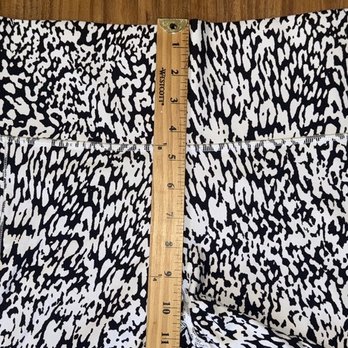 Athleta Shorts Women's XL Black White Animal Print Salutation Stash Pocket II 7” - Picture 4 of 6
