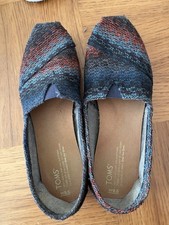 Tom s Size 8 Slip On Shoe