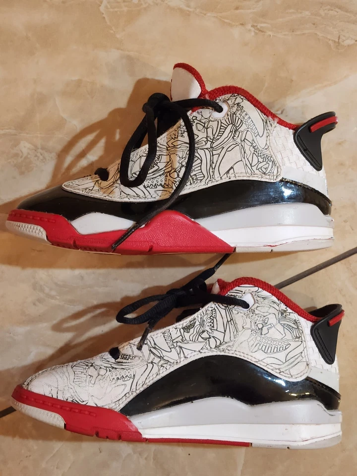  JORDAN DUB ZERO (PS) PRÉ-ESCOLAR BRANCO PRETO VERMELHO VARSITY 311071-116 CRIANÇA TAMANHO 12C - Imagem 2 de 4