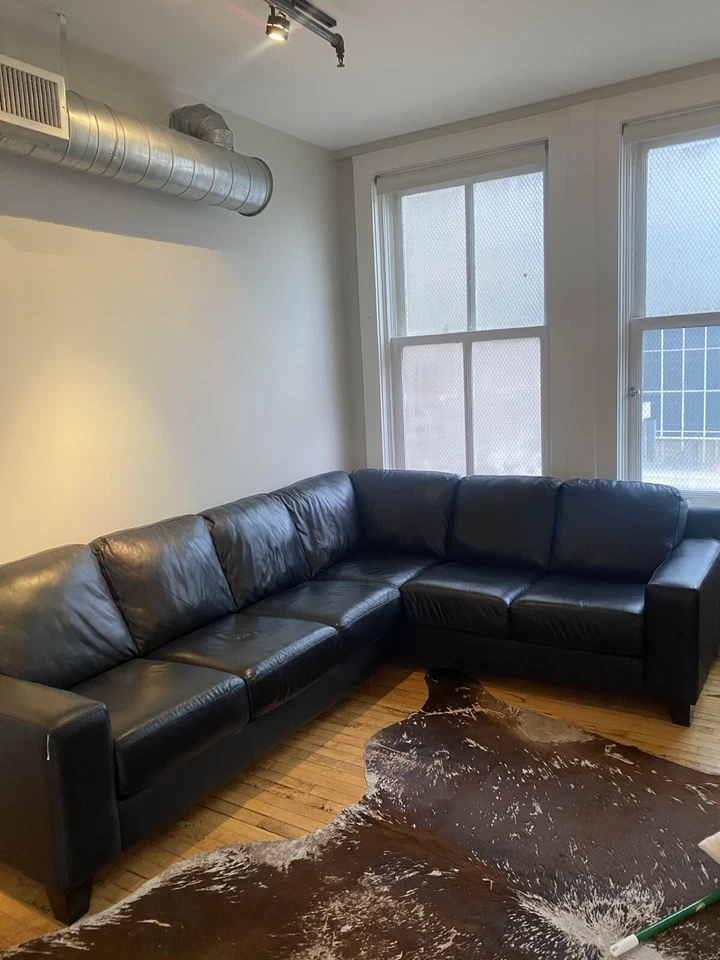 Seccional cuero negro genuino Foto 2 de 4