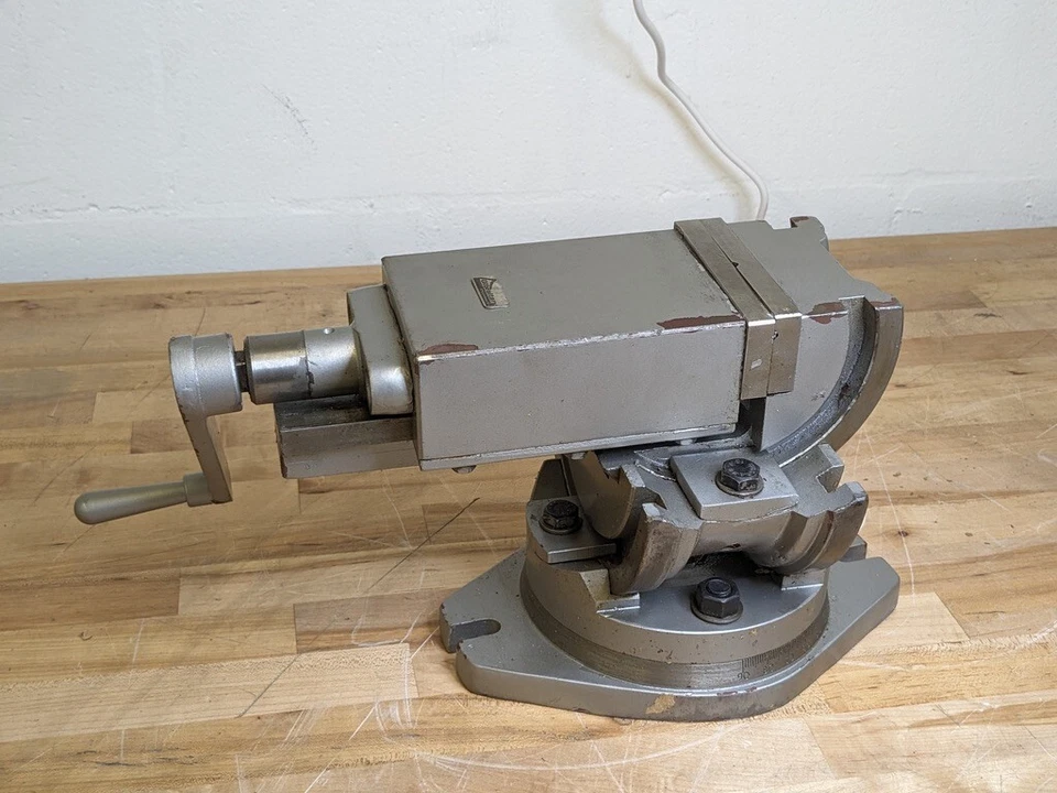 Tornillo de máquina Gibraltar de ángulo inclinable de 3 ejes con base giratoria 110052 dañado Foto 2 de 4