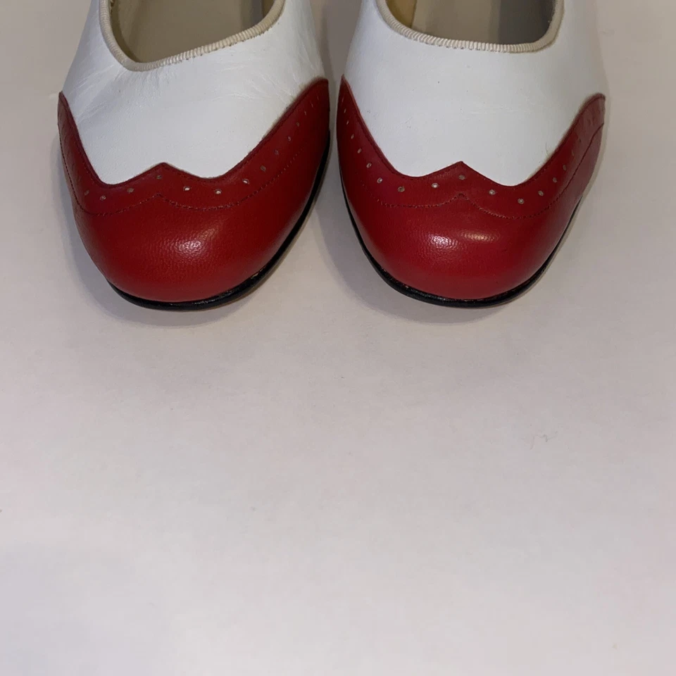 "Bombas de cuero Ros Hommerson estilo punta de ala blanco y negro tacón de 1"" talla 6M" Foto 3 de 4