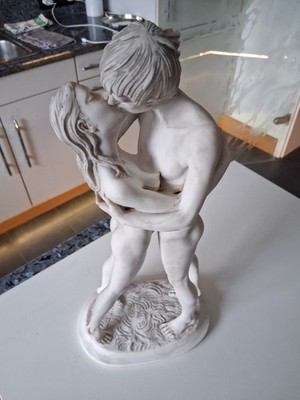 Amilcare Santini Figur '' Der Kuss '' (von Hand nach kolloriert aus frühen 80er)