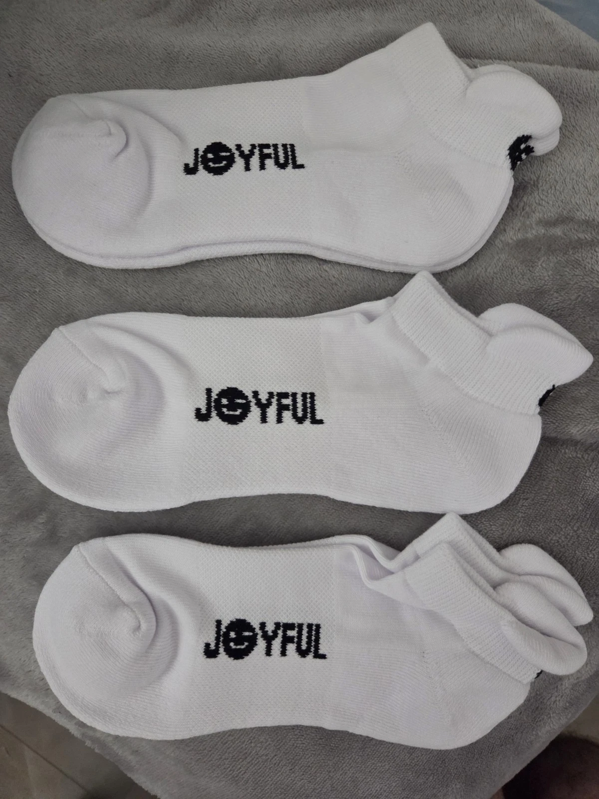 15 Pairs Of White Joyful Ankle Socks Size 7-11