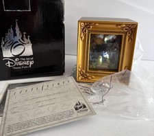 DISNEY GALLERY OF LIGHT SNOW WHITE KISSES DOPEY GOODBYE