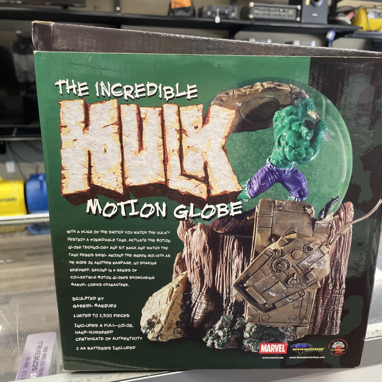 Incredible Hulk Marvel Comics Movie Motion Globe Statue New 2004 Possible Defect