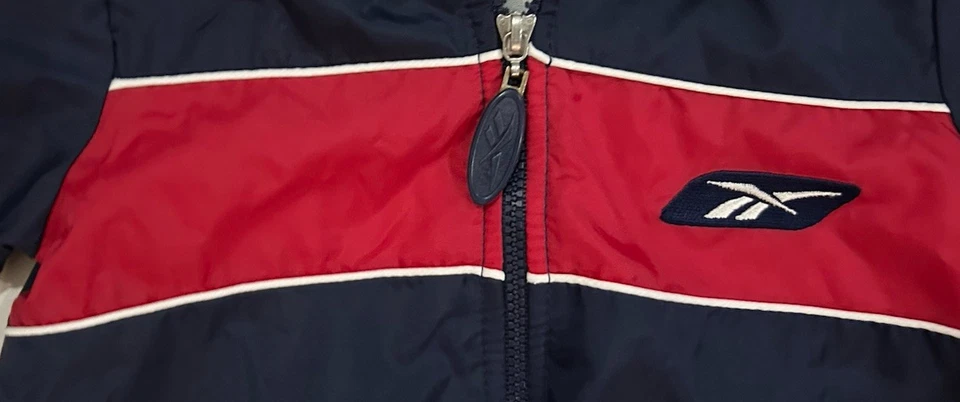 De colección Reebok 6-9 Meses Bebé Mameluco Una Pieza Cortavientos Chándal Capucha-Raro Foto 3 de 4