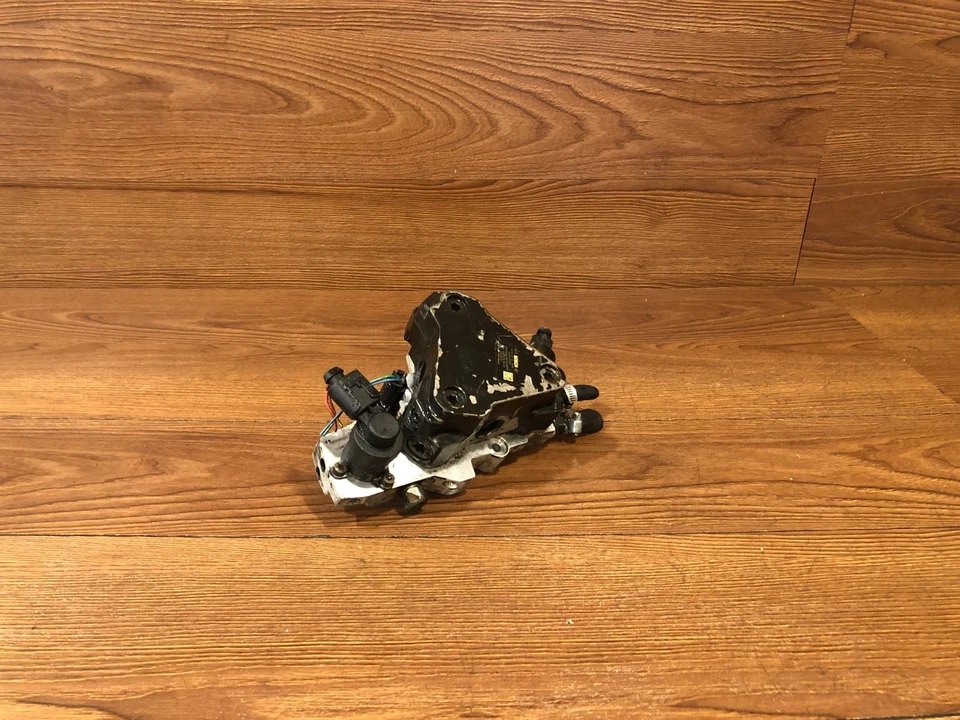 Mercedes Sprinter 2500 3500 2004-2006 motor diésel bomba de combustible de alta presión OEM Foto 3 de 4