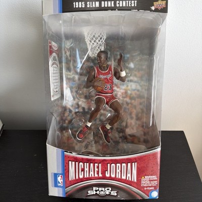 Upper Deck Pro Shots 1985 Slam Dunk Contest Michael Jordan Figure w/ card