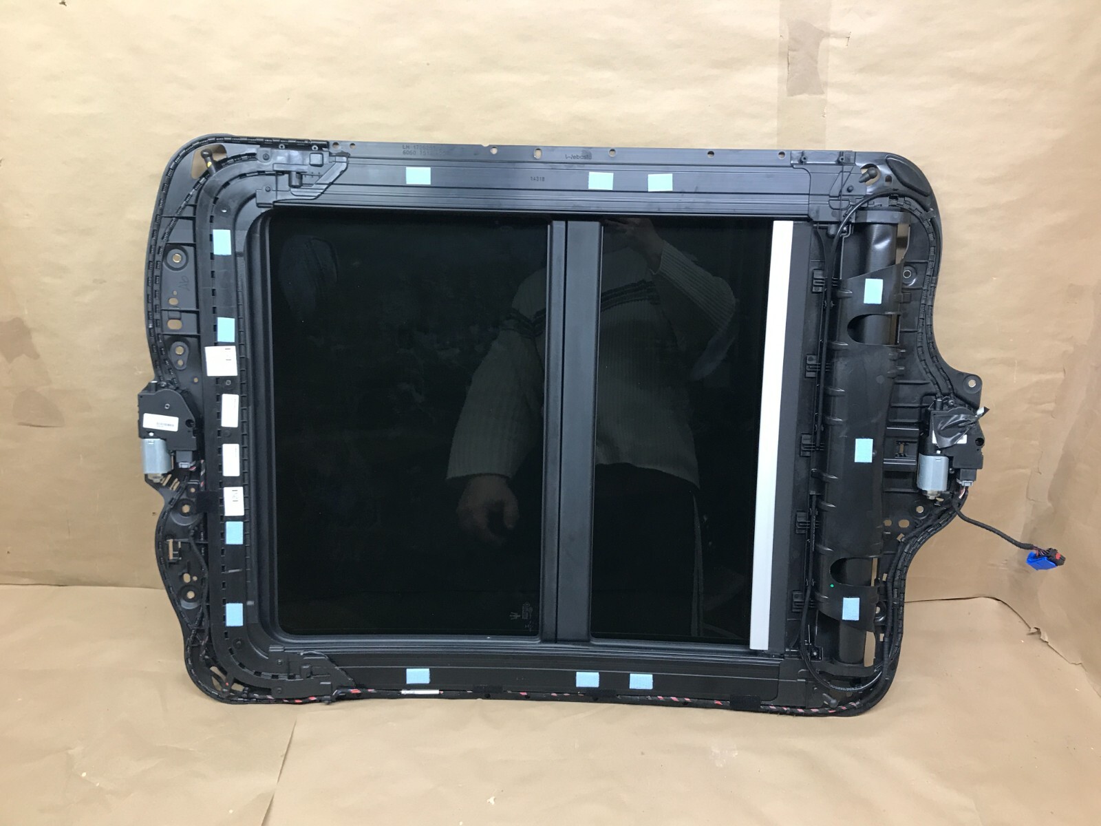 2017-2022 Maserati Levante M161 Panorama Sunroof Black OEM 670171954 Mint