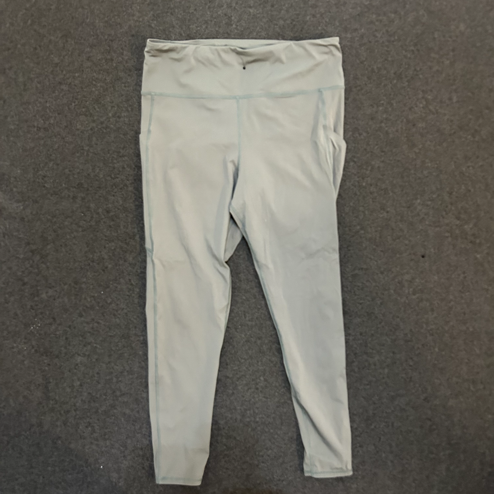 Vuori Womens Stride Legging in Light Green Marsh Size L Athletic Fit