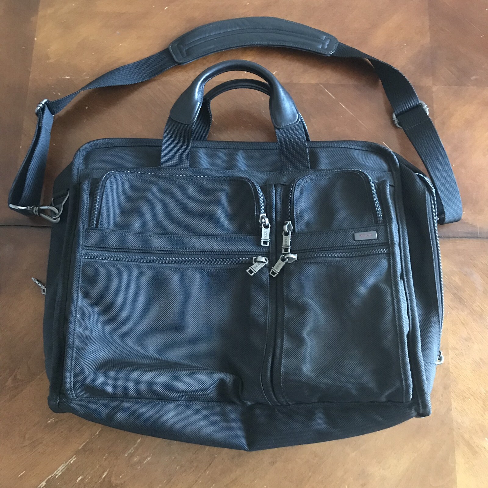 TUMI Alpha 17” Expandable Soft Laptop Briefcase Bla… Gem