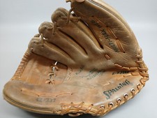 Vintage Spalding Maury Wills Autograph Baseball Glove Model 42-337