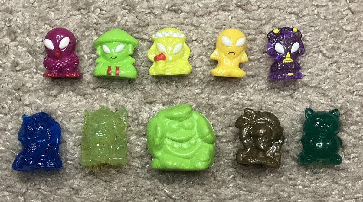 Go Go Crazy Bones Lot 10 Aliens Glowing Eyes Dragonball Z Assorted