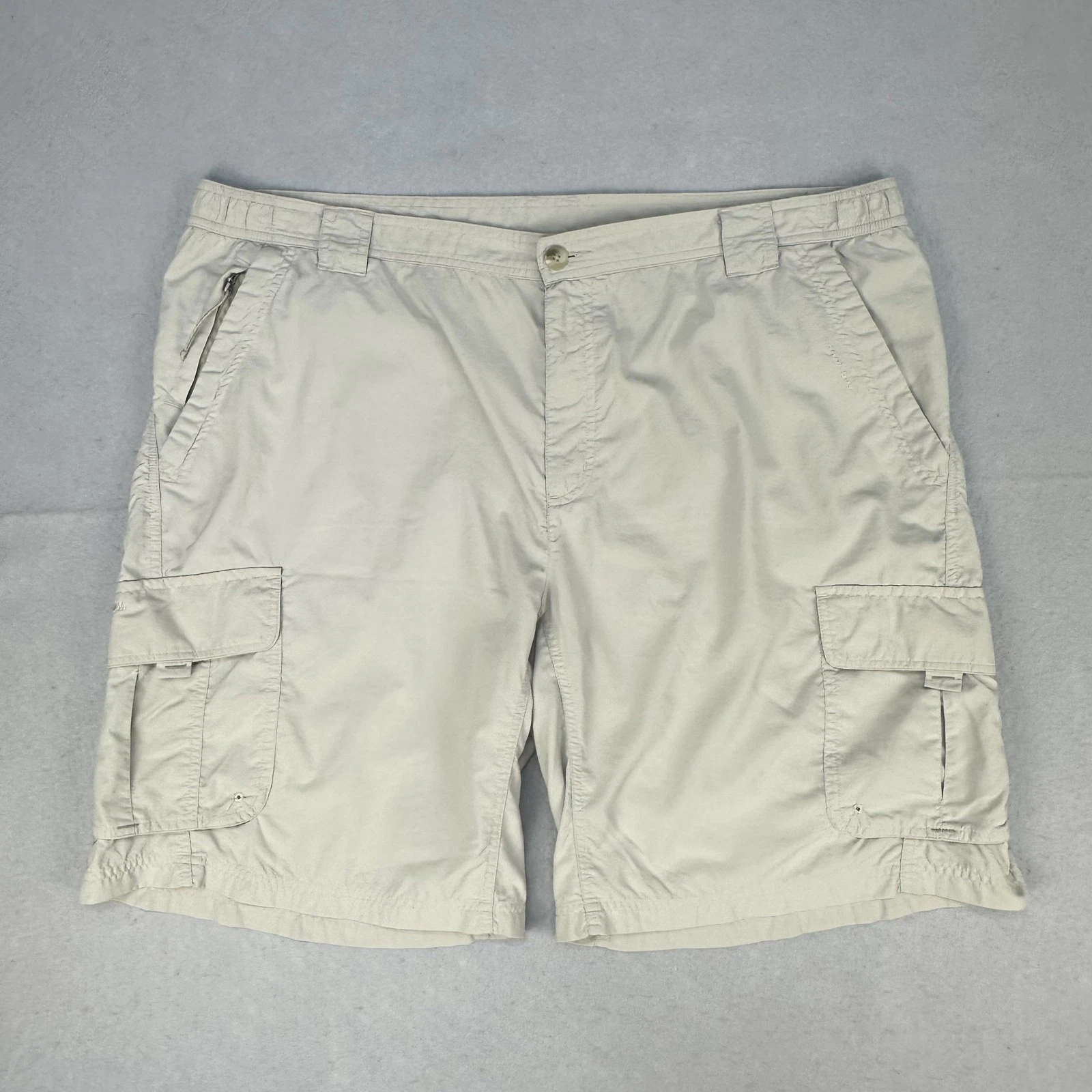 Columbia Titanium Cargo Shorts Mens 2XL Beige Omni-Dry Nylon Packable Travel