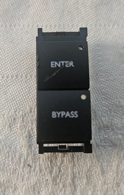TC Electronic D-Two Multitap Rhythm Delay Processor ENTER & BYPASS Buttons