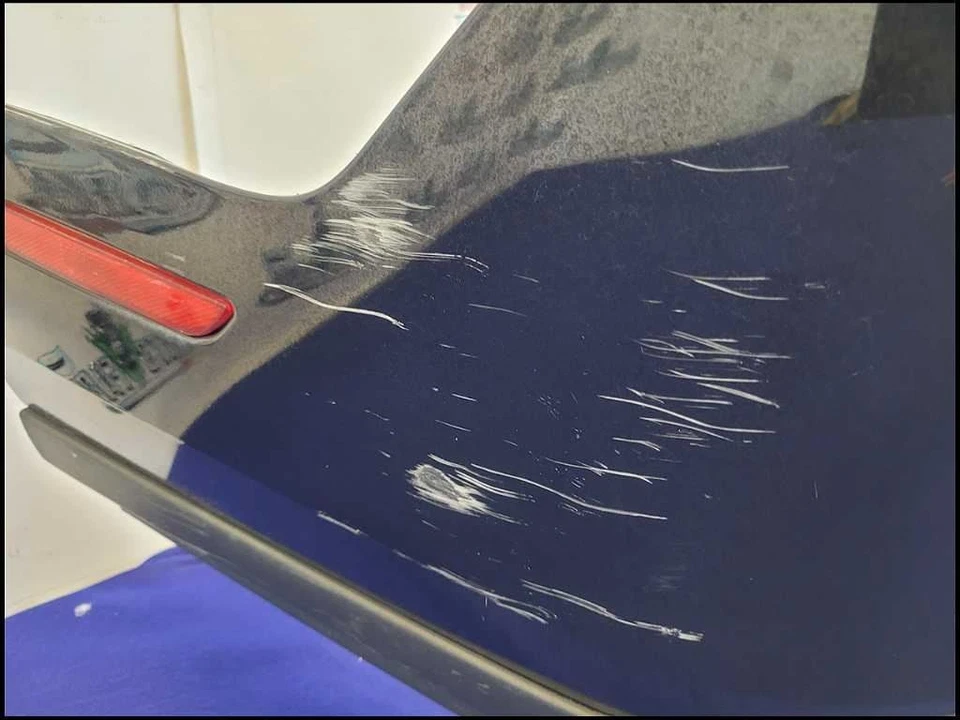 Parachoques trasero Ford Mustang GT 2010-2012 escape sin asistencia de estacionamiento *leer pintura UA 2670 Foto 2 de 4