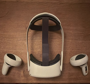 Meta Quest 2 Standalone VR Headset with 2 Controllers + pro strap