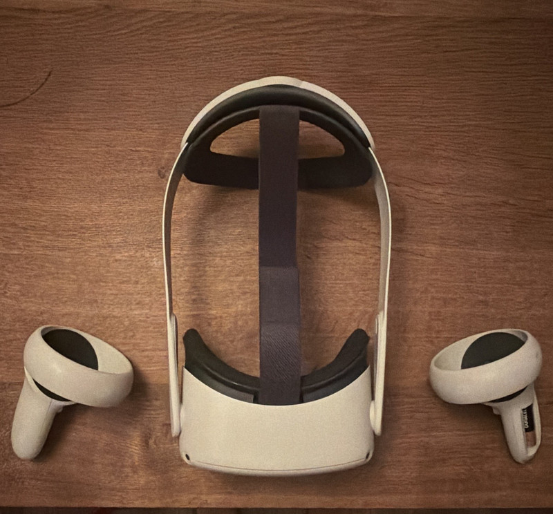Meta Quest 2 Standalone VR Headset with 2 Controllers + pro strap