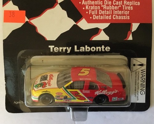 Revell Racing 1:64 Terry Labonte #5 Kellogg’s Diecast ~ DETAILED CHASIS - Picture 3 of 11