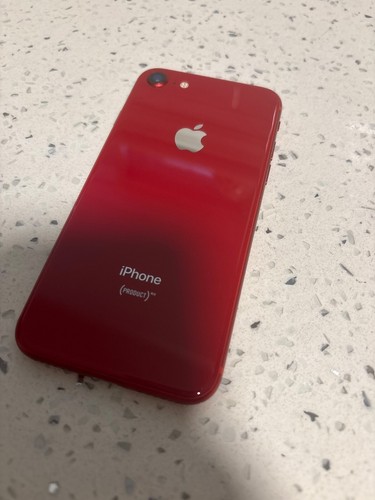 tiktok installé sur i phone 8 édition rouge - Photo 2 sur 3