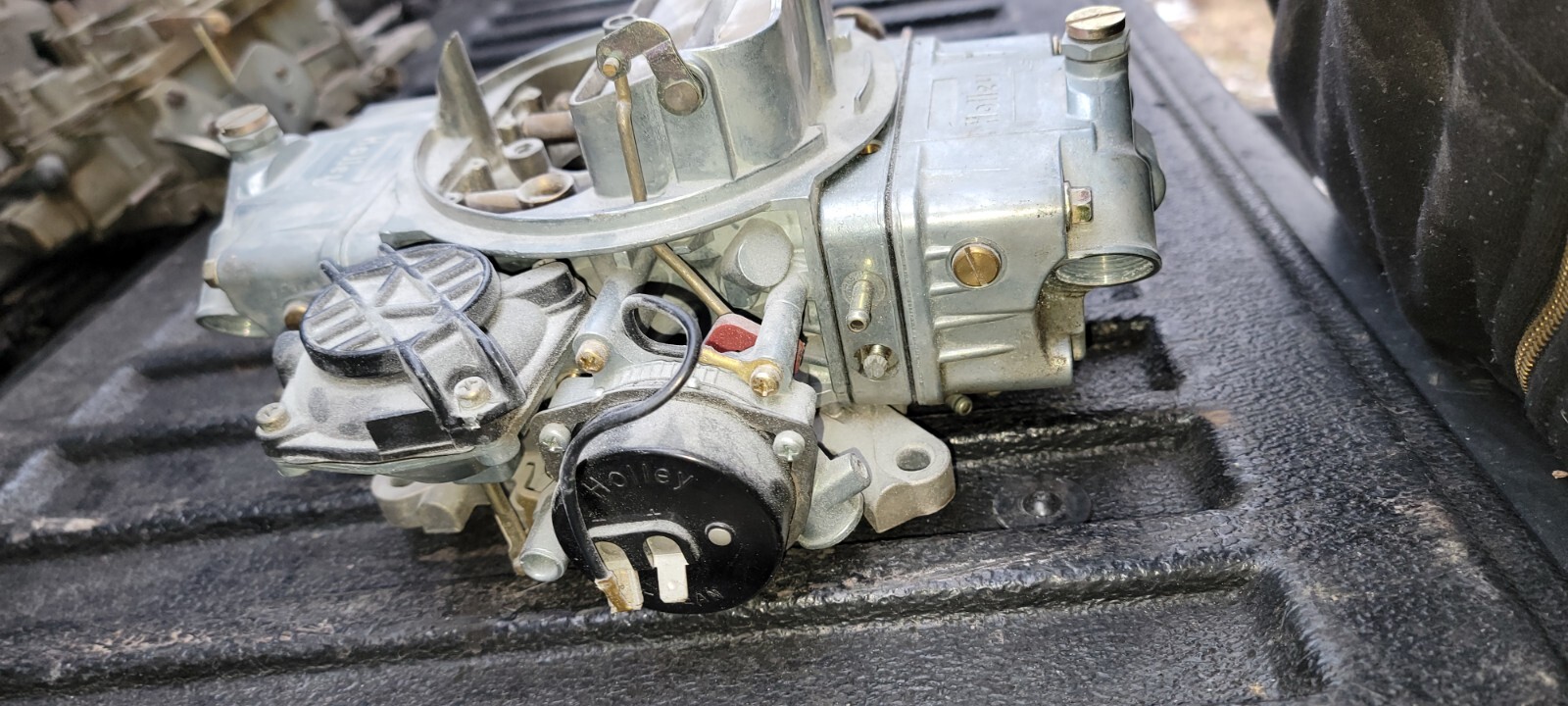 Holley Street Avenger 80670 4Bbl 670 CFM Carburetor, Vacuum Secondary