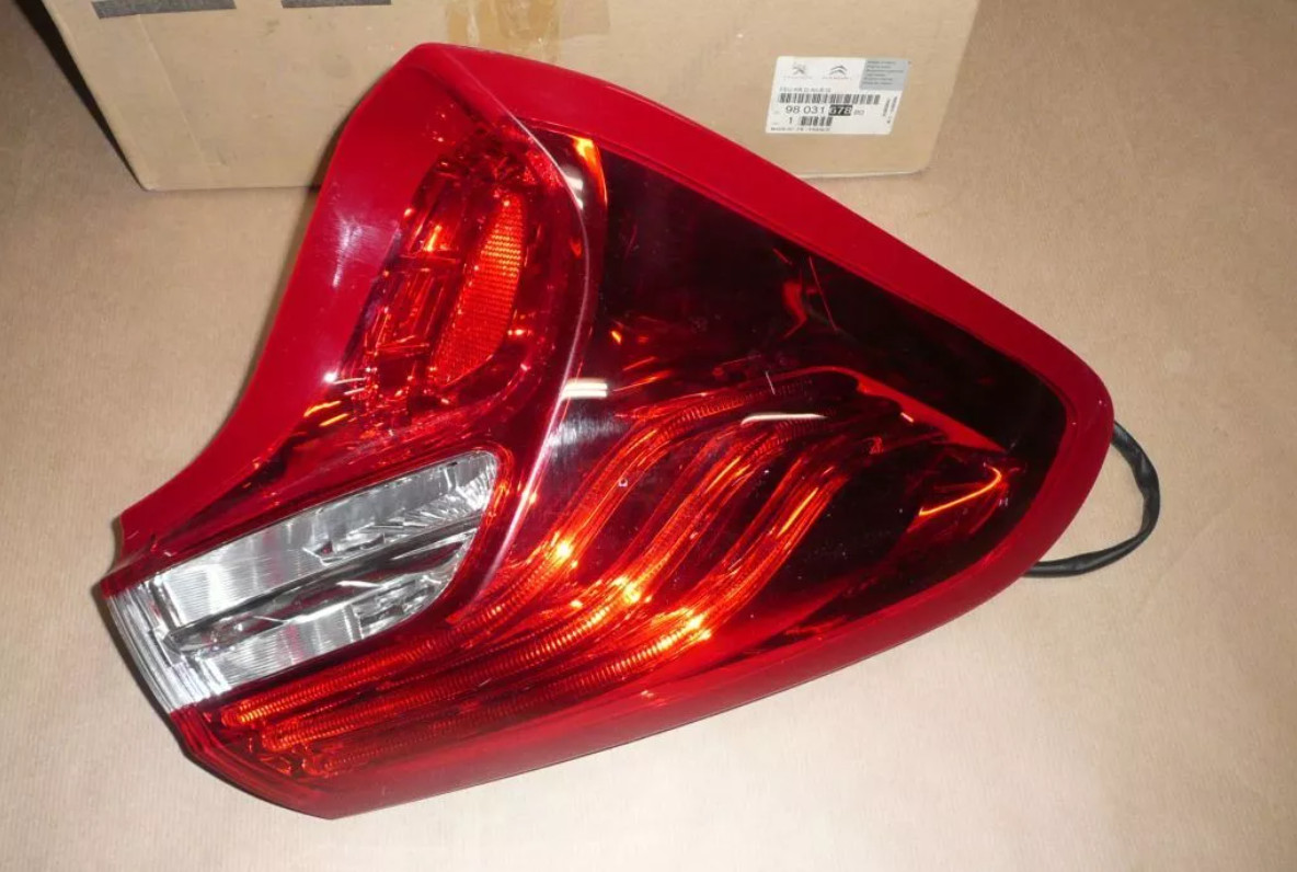 Feu arrière gauche d'origine Citroën DS5 2.0 HDi 2011-2015 pièce numéro 9803167880