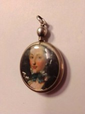 Miniatura antica di dama entro medaglione