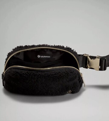 lululemon Everywhere Belt Bag 1L Fleece Size: One Size Black lululemon Everywhere Belt Bag 1L Fleece Size: One Size Black