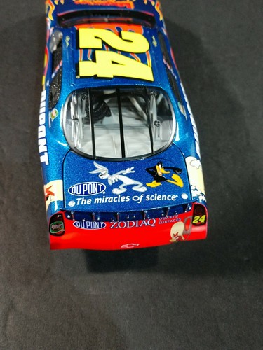 JEFF GORDON #24 DuPont / Looney Tunes 2003 MONTE CARLO 1:24 Action Racing - Picture 8 of 10