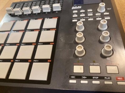 AKAI MPD26 USB/MIDI PAD コントローラー 61xEpZb7PNL._UF350,350_QL80_.jpg