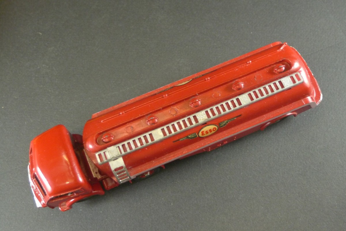 DINKY TOYS MECCANO Tracteur Panhard Citerne Titan 32 C Esso EUR 30,00