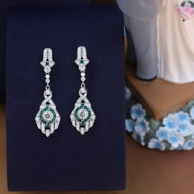 Boucles D'Oreilles Clous Art Déco Doré Au Laiton - Motif Taï-chi Avec CZ Vert - Style Great Gatsby - Neuf
