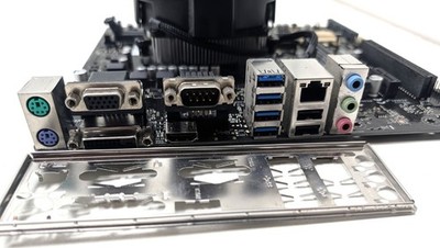 Asus Prime A320M-C R2.0 Mainboard + AMD Ryzen 3 2200G + Kühlkörper + Backplate