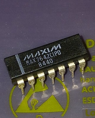 2x MAX7642CIPD Quad Operational Amplifiers DIP14 Datecode 1984