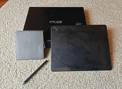 Pre-Owned 2015 Black Wacom Intuos Drawing Tablet (Windows/Mac Compatible)