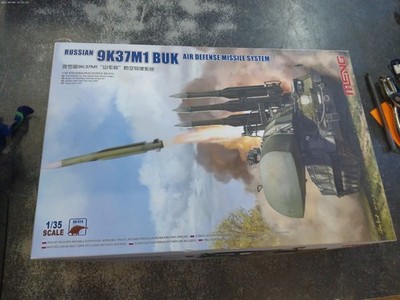 Meng SS-014 Model 1/35 Russian 9K37M1 BUK Air Defense Missile System Model Kit