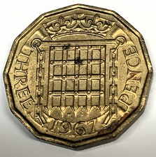 # C4067    GREAT BRITAIN     COIN,     THREEPENCE   1967