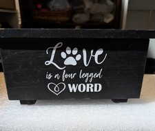 L'amour est un mot à quatre pattes " support de bol de nourriture pour petit animal noir
