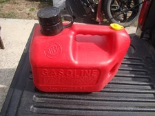 Blitz 1 Gallon 4 oz Easy Pour Self-Venting Pre Ban Gas Can Model #11805 USA Made