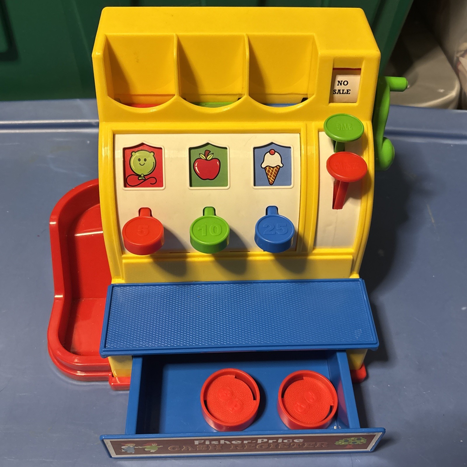 как выглядит Fisher Price 2015 Cash Register Play Pretend Classics Retro w 2 Coins фото
