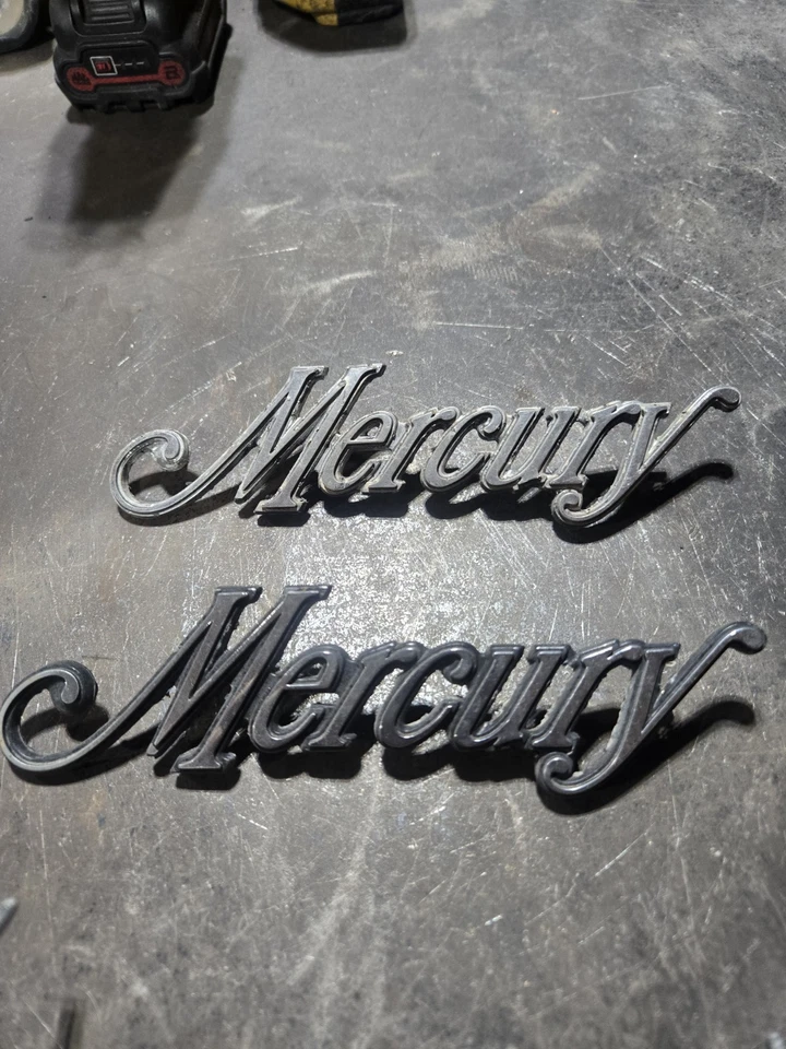 Guardabarros Mercury Cougar 1967 1968/70 emblema original OEM Ford 7" cromado  Foto 3 de 4