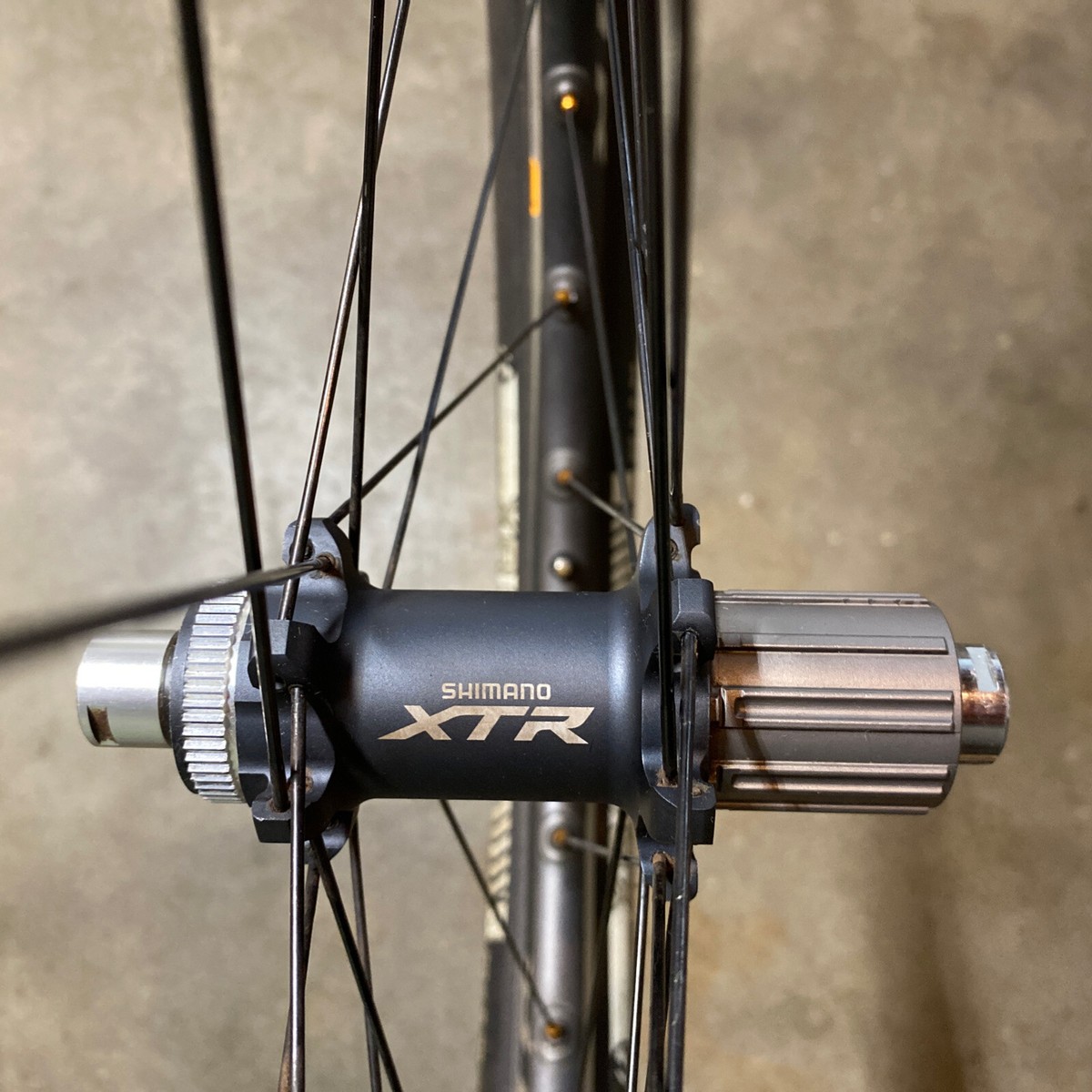 Shimano XTR WH-M988 26”, 15x100mm F, 12x142mm R, 9/10/11 Speed, CL