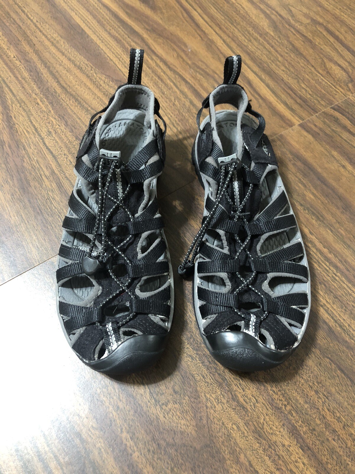 Sandali Keen donna Whisper punta chiusa sport acquatici neri asciugatura rapida taglia 8