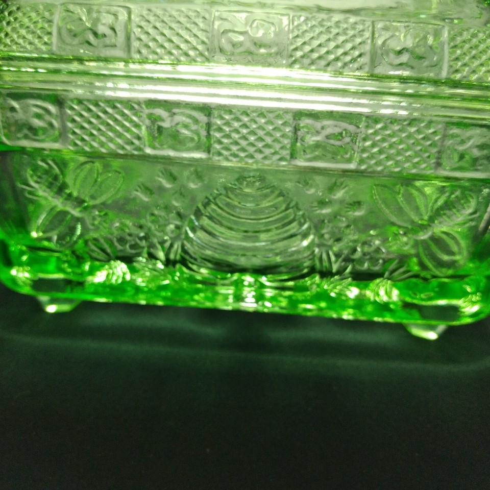Vintage Indiana Glass Tiara Clear Green Honey Bee Beehive Candy Dish W