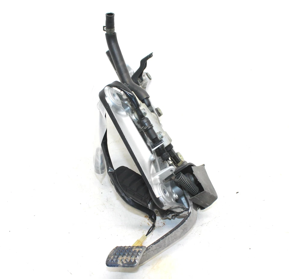 2004 HONDA ST1300 APOIO PARA OS PÉS DIANTEIRO DIREITO PEG STEP - Imagem 2 de 4